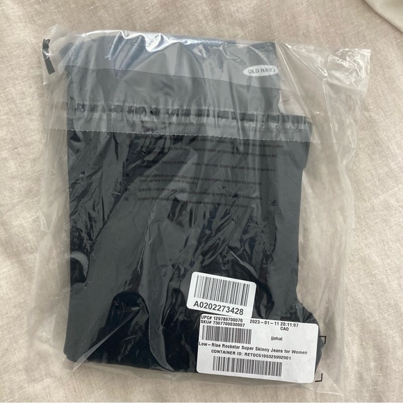 Low-Rise Rockstar Super Skinny Jeans - Picture 5 of 6